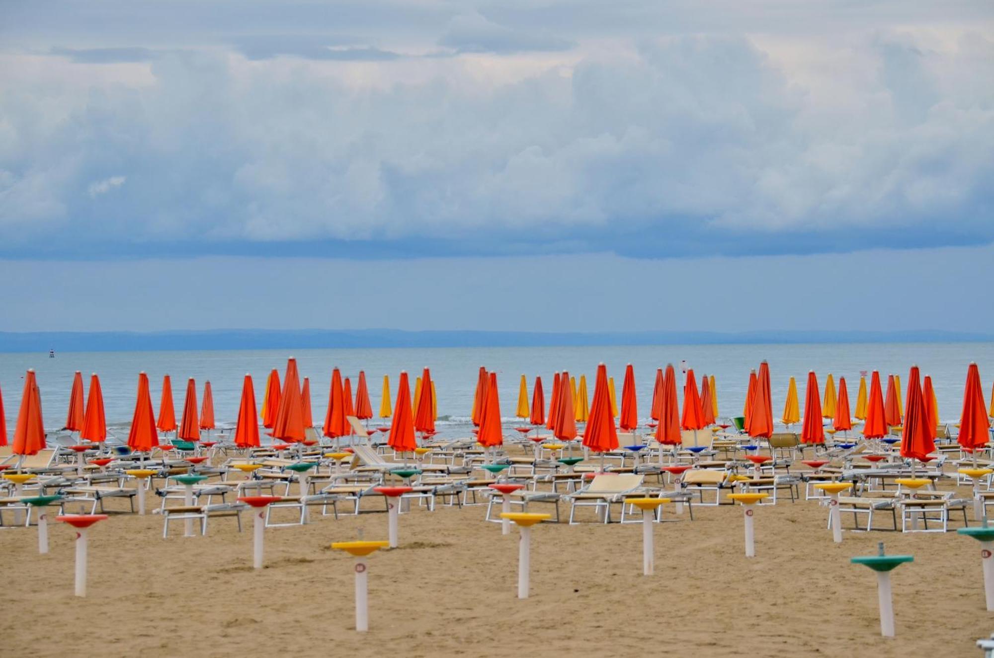 Hotel Etna Lignano Sabbiadoro Exteriör bild