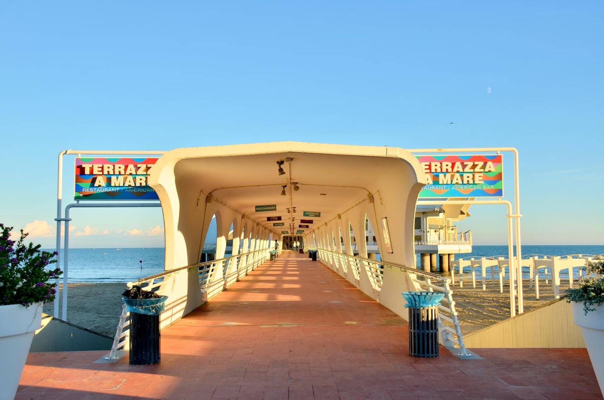 Hotel Etna Lignano Sabbiadoro Exteriör bild