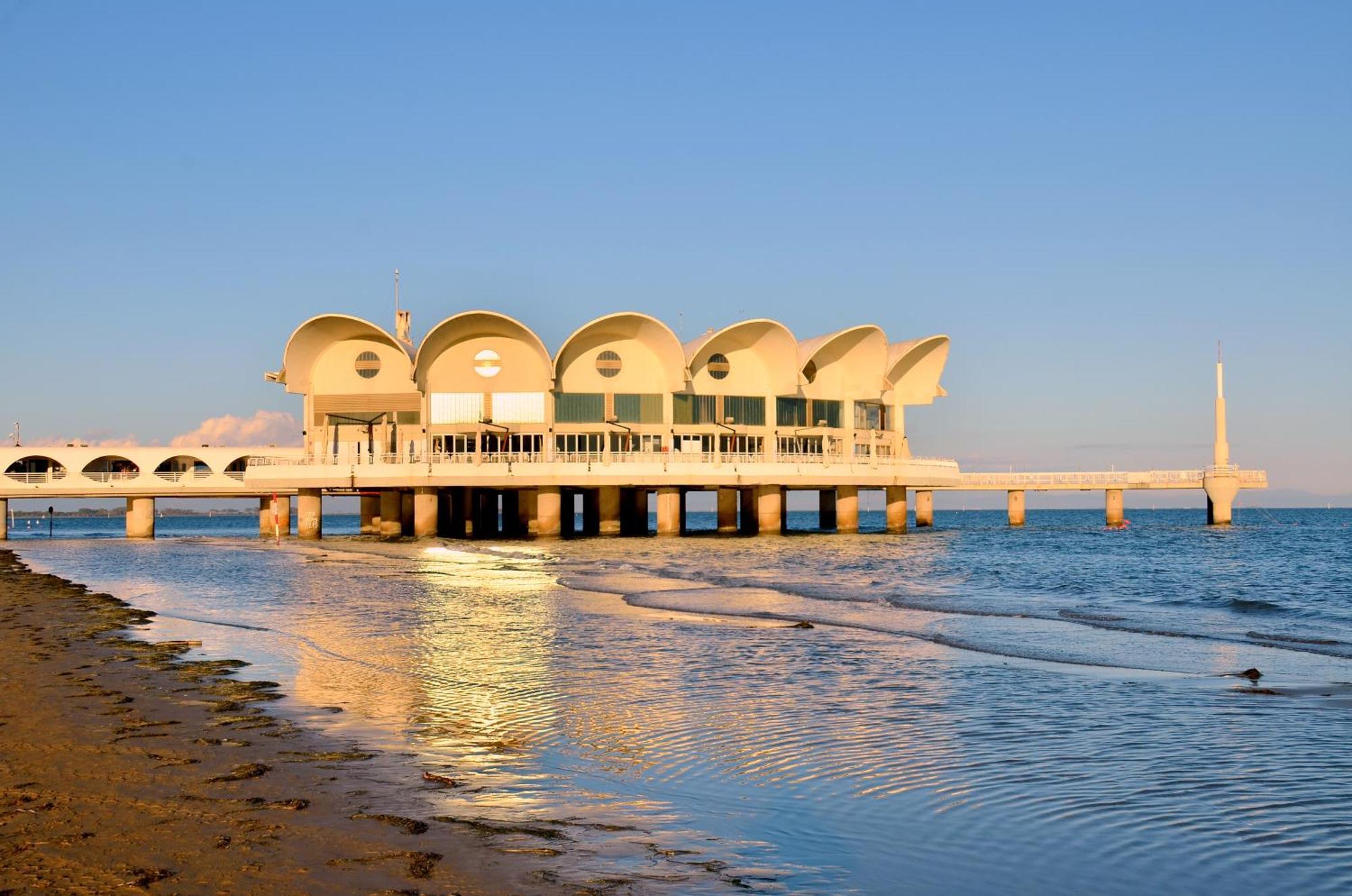 Hotel Etna Lignano Sabbiadoro Exteriör bild
