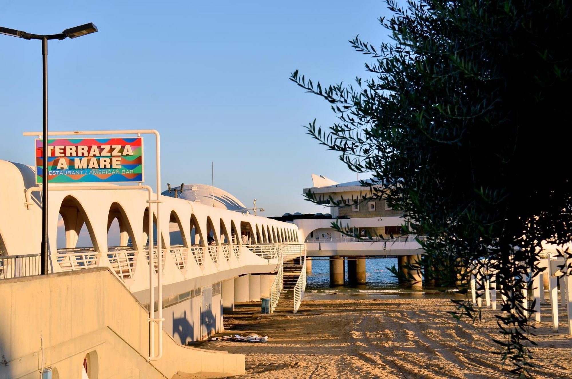 Hotel Etna Lignano Sabbiadoro Exteriör bild