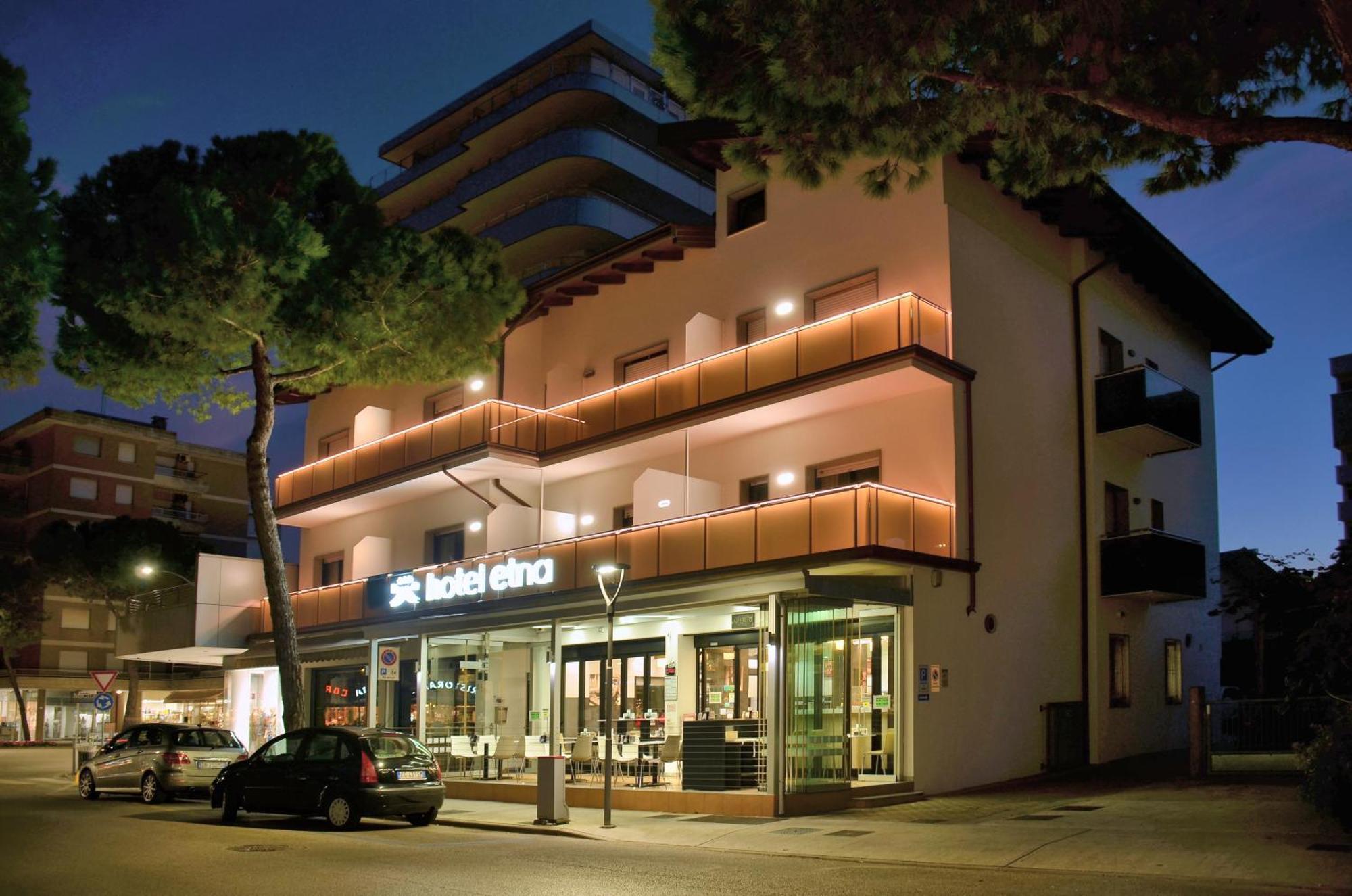 Hotel Etna Lignano Sabbiadoro Exteriör bild