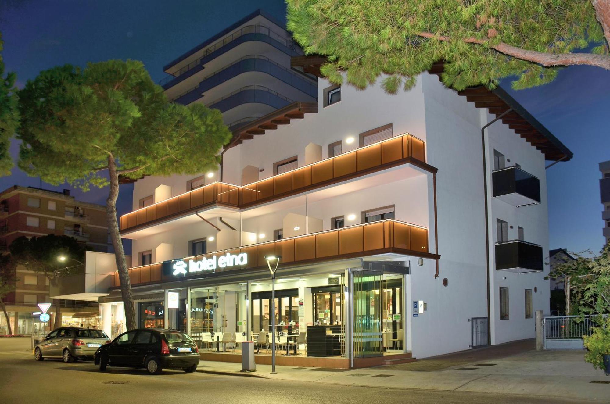 Hotel Etna Lignano Sabbiadoro Exteriör bild