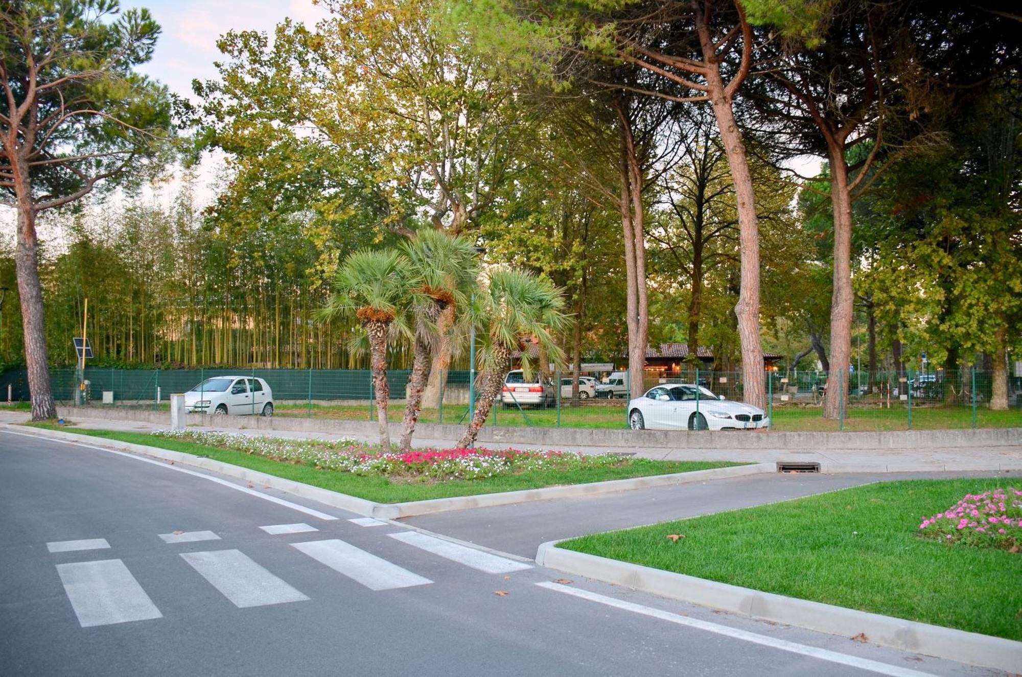 Hotel Etna Lignano Sabbiadoro Exteriör bild