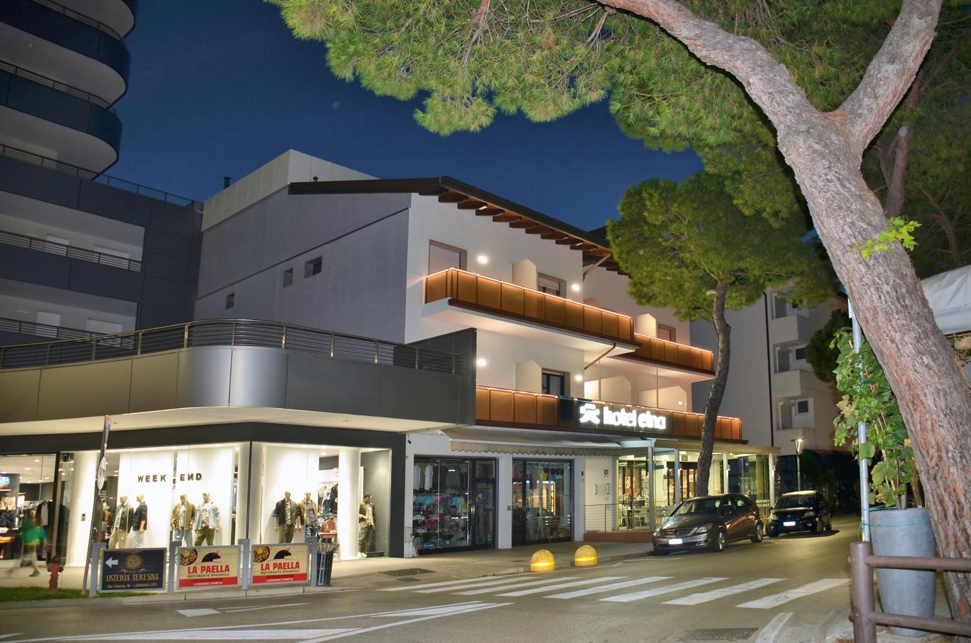 Hotel Etna Lignano Sabbiadoro Exteriör bild