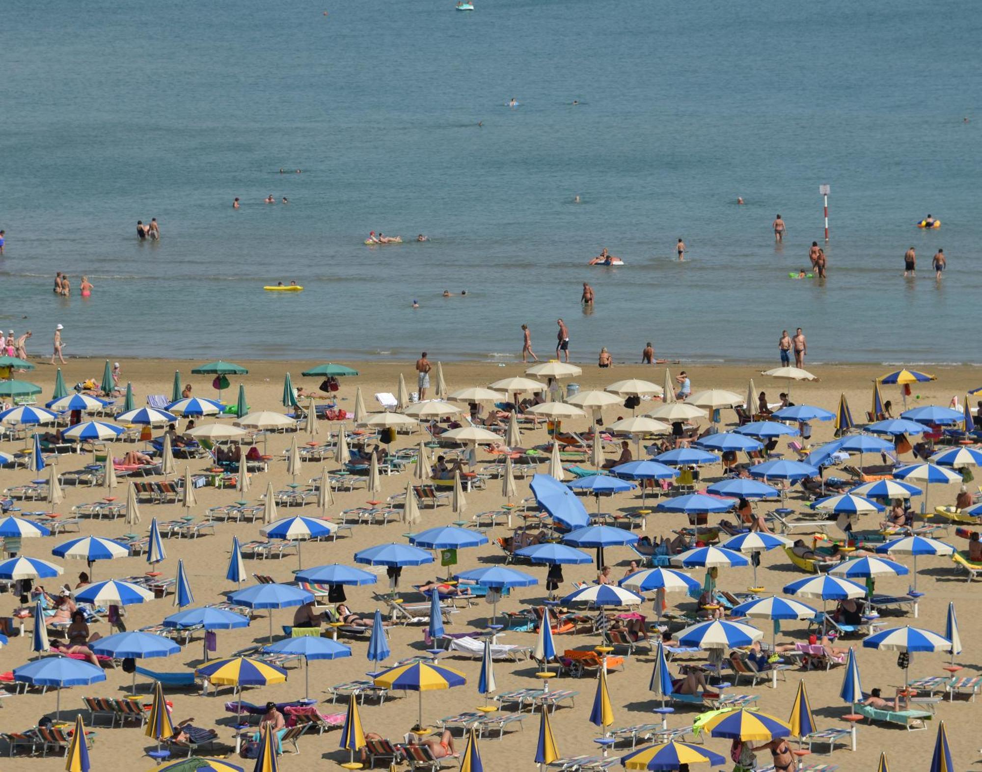 Hotel Etna Lignano Sabbiadoro Exteriör bild
